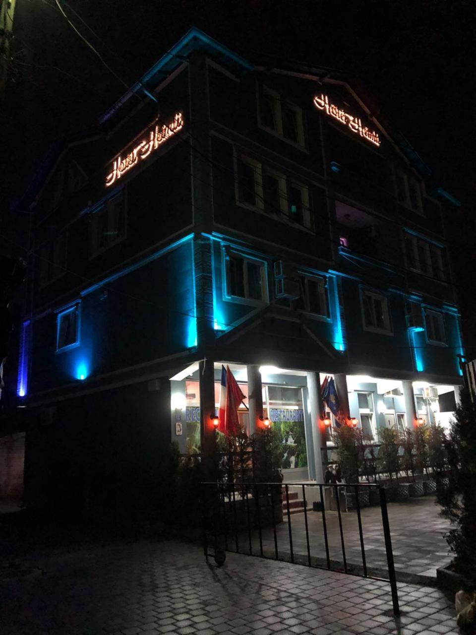 Hotel Heimli Pristina Exterior foto